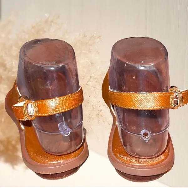 Michael Michael Kors camel colored gold plated thong sandals! - Image 5