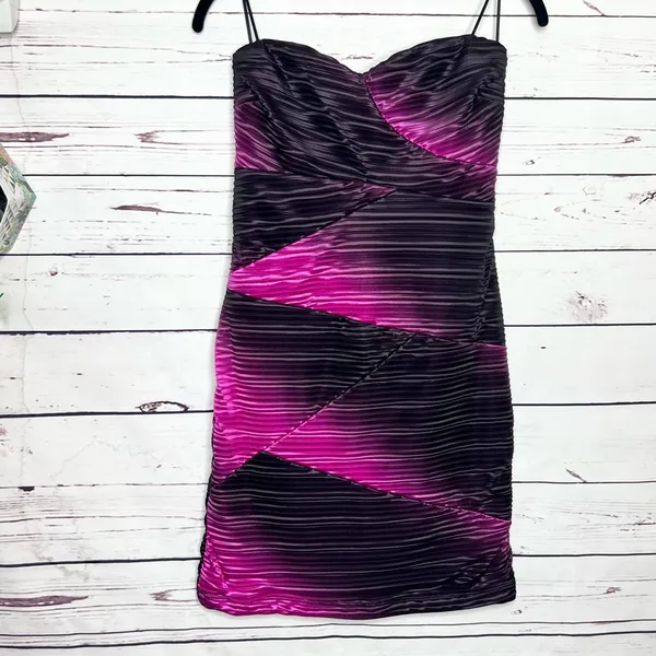 Bailey Blue Strapless Black & Pink Textured Mini Dress Size Medium - Image 2
