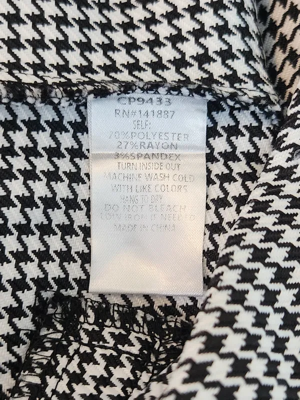 TCEC Black and White Houndstooth High Waist Shorts Size Medium - Image 9