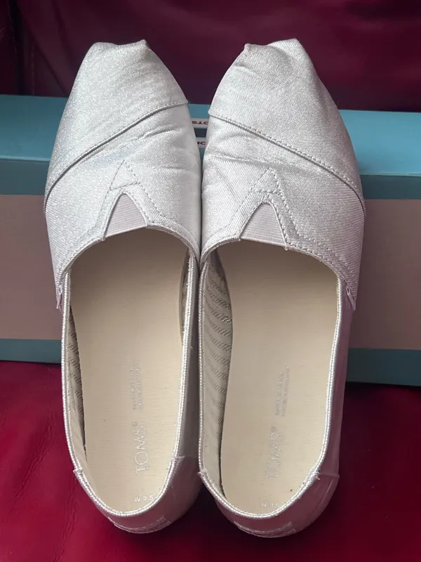 Toms Women’s Slip-On Alpargata Flats Canvas Silver Glimmer Size 9.5 - Image 2