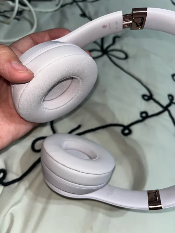 Beats Solo 4 Cloud Pink - Image 2
