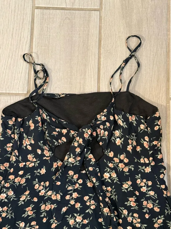 American Eagle Outfitters Black Mini Dress with Peach Floral Print - Image 5