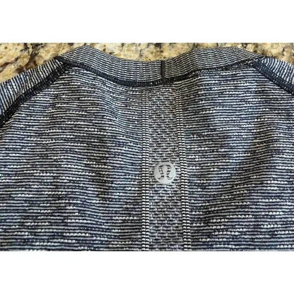 Lululemon Swiftly Tech Short Sleeve Crew Gray Speckled Black White Size 8 - Image 5