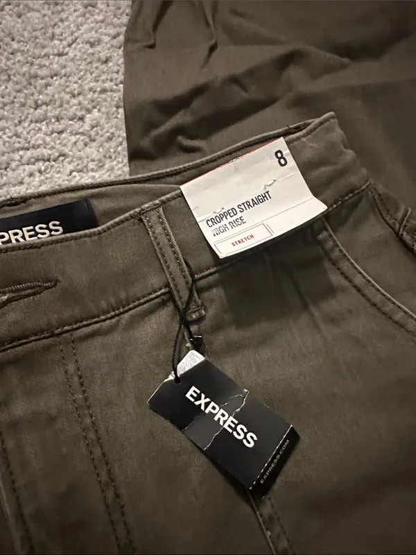 Express Olive Green Cropped Straight High Rise Jogger pants size 8 NWT - Image 2