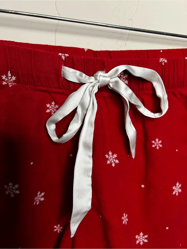Victoria’s Secret Lipstick Red White Snowflake Short Sleeve Flannel Pajama Set - Image 9