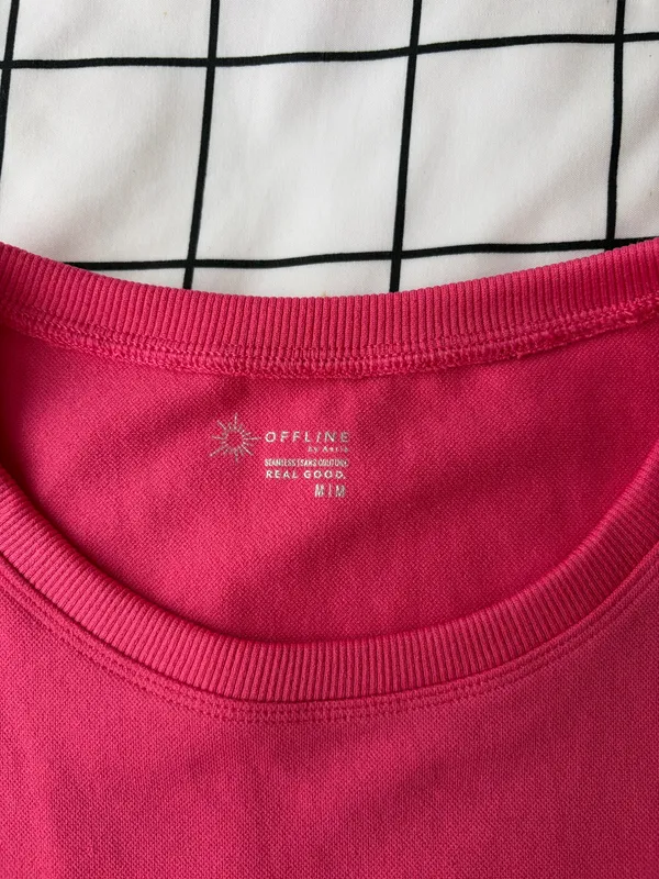 Pink Offline by Aerie Square Cropped Top Size Medium. - Image 3