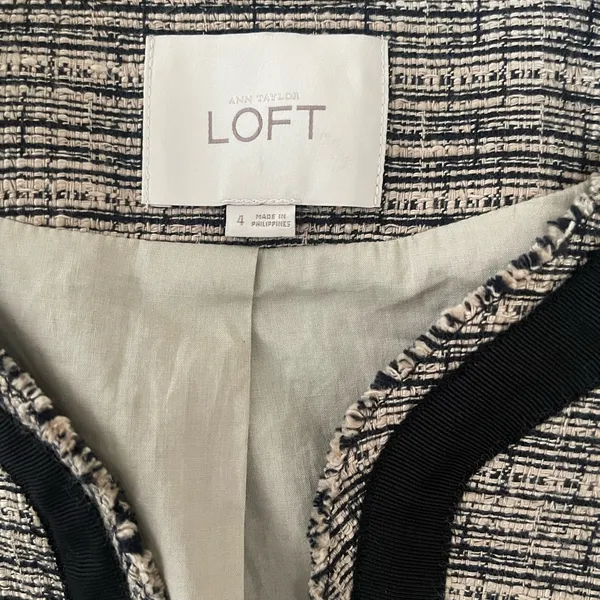 Ann Taylor Loft Tan & Black
Tweed Jacket Size 4 - Image 2