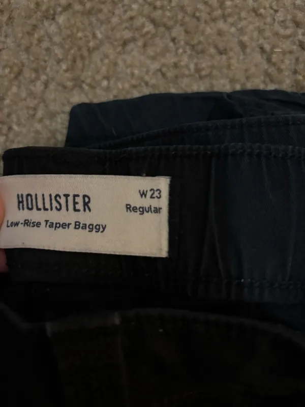 Hollister Low-Rise Taper Baggy Cargo Pants - Image 4