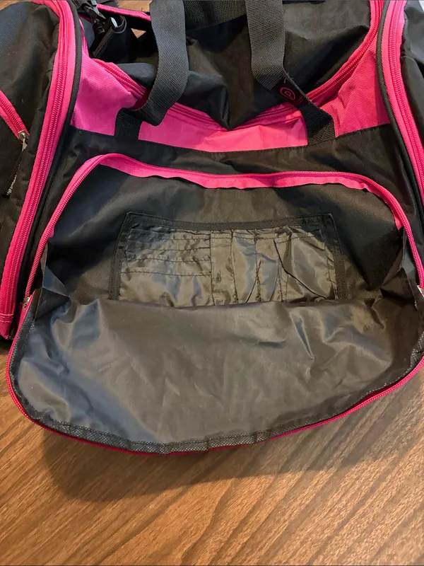 Protege Black and Magenta Duffel Bag - Image 8