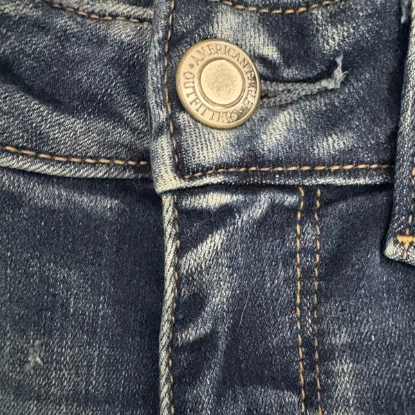 American‎ Eagle Hi-Rise Shortie Distressed Denim Shorts Size 6 - Image 2