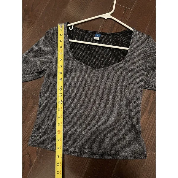Old Navy Black & Silver Sparkly Croptop. Medium. Great clubbing or New Years Top - Image 5