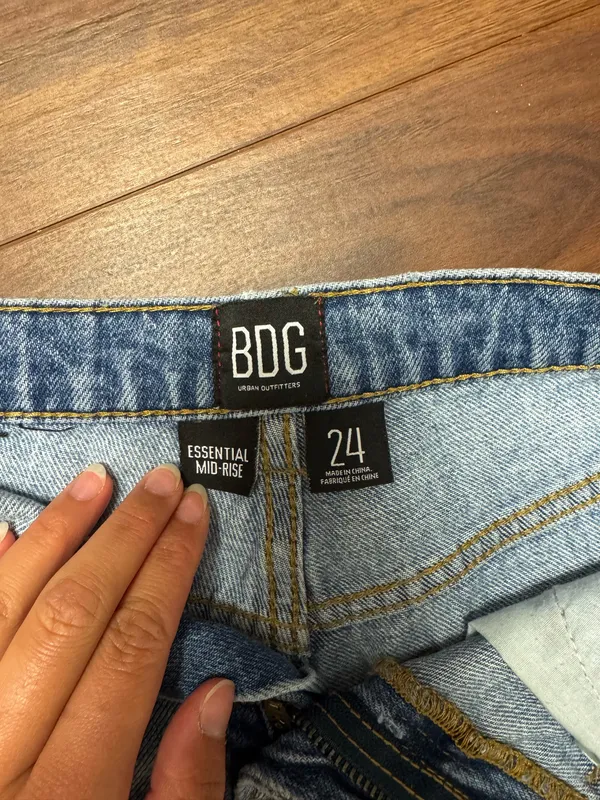 BDG Urban Outfitters Jean Shorts Mid-Rise Essential - Image 3