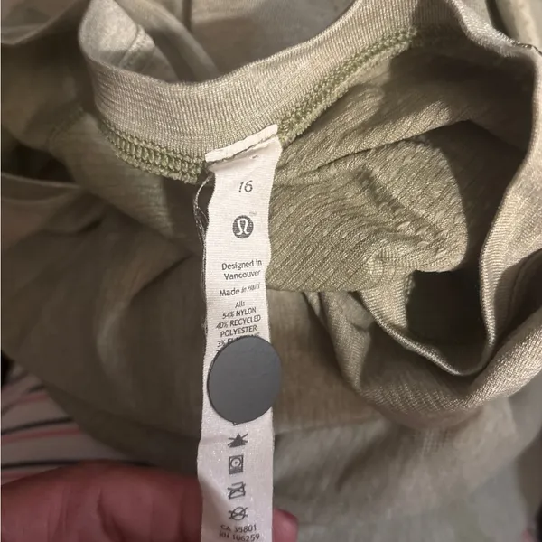 Lululemon Swiftly Tech Short-Sleeve Shirt 2.0, size 16 - Image 8