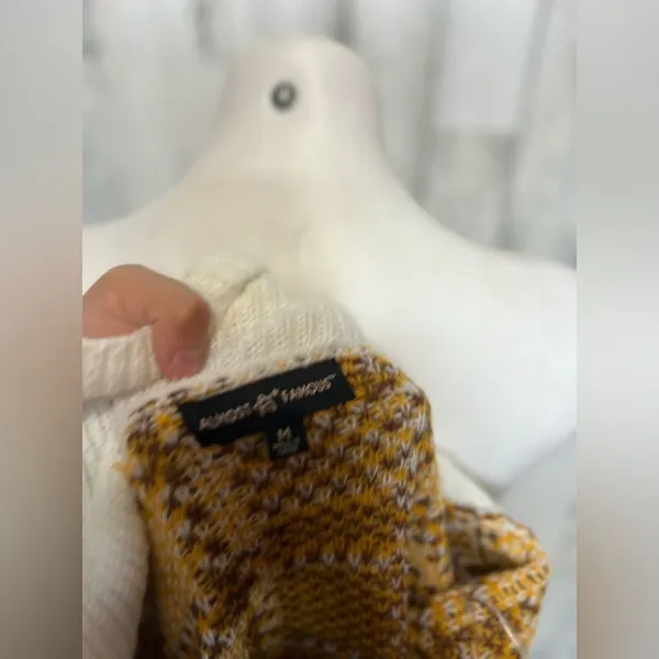 Almost Famous Brown sweater - Image 4