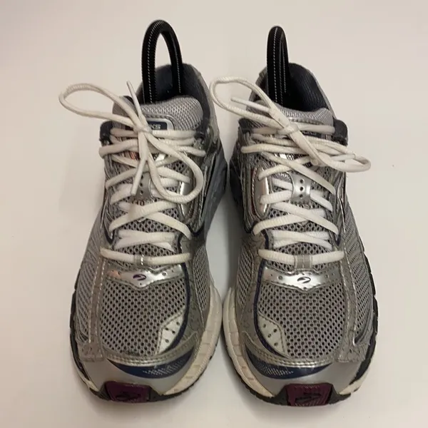 Brooks Women's Addiction‎ 10 Running Shoe size 7 A20 - Image 4