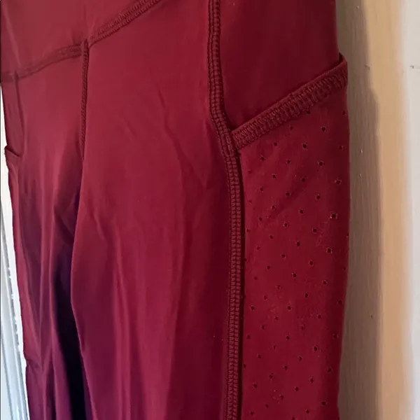 Lululemon Eggplant High-Waisted Cropped‎ Leggings size 4 EUC - Image 2