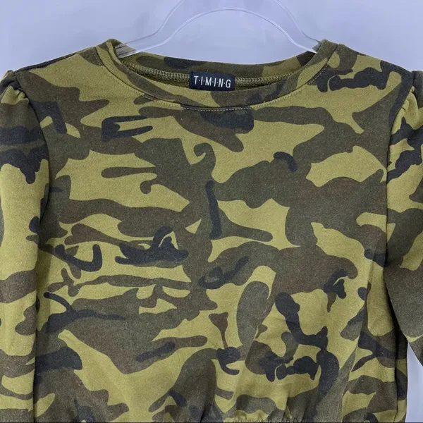 TIMING Long-sleeve Cropped Sweatshirt Camo‎ Print Boxy Fit Size M - Image 3