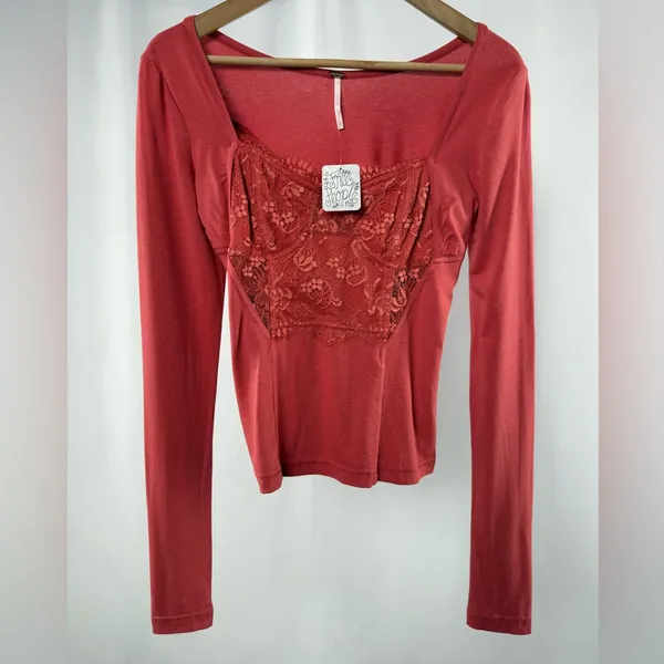 NWT Free People Long Sleeve Lace Trim Blouse‎ in Rose Size Small - Image 2