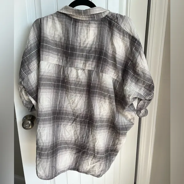 American Eagle Oversized button up long sleeve to short sleeve top - Image 5