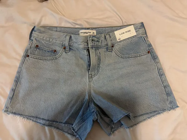 Abercrombie Low Rise Loose Shorts - Image 5
