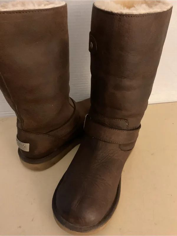 UGG women Brown Leather Shearling biker moto Boots US 6 - Image 9