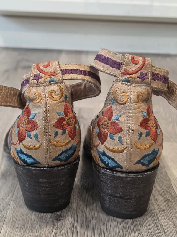 Old Gringo Deborah Rico Bone Leather Floral Embroidered Heels Size 9.5 - Image 4