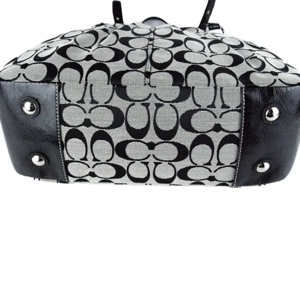 Coach satchel, pleated front design! - Image 8