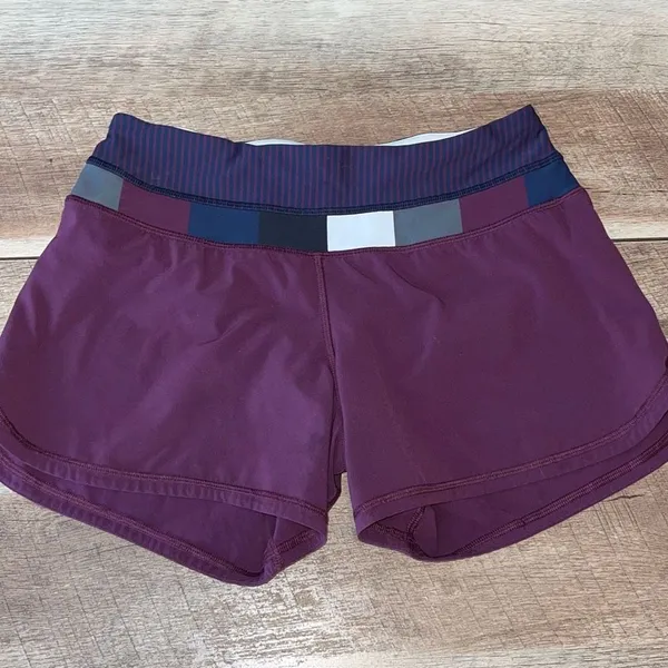 Lululemon Shorts Womens Lululemon Groovy Run Shorts‎ in Plum Lined Size 4 - Image 3