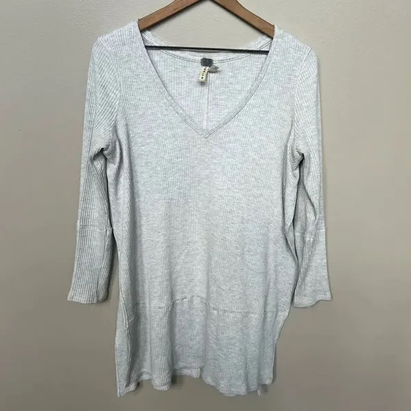 We the Free Split Side Tuesday Tunic V-Neck Knit Top Size Large Light Grey - Image 3