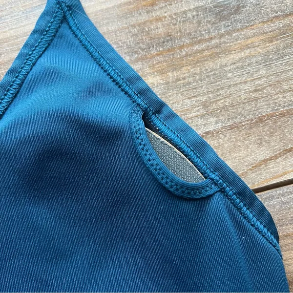 Indy Women's Blue Sports Bra Size Small - Image 6