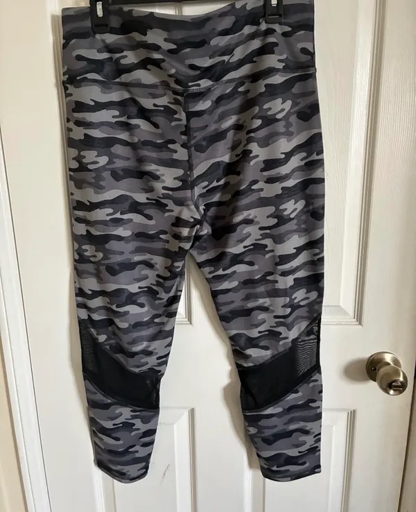 Gray Camo Active Leggings - Stretchy Bottoms - Image 4
