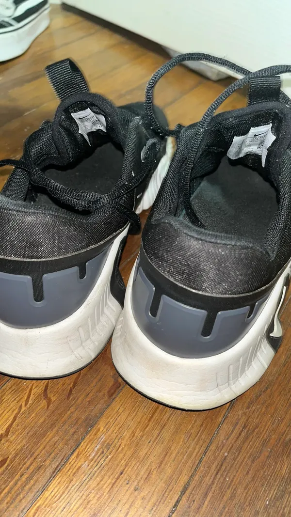 Nike Tennis Shoes Black  - Image 2