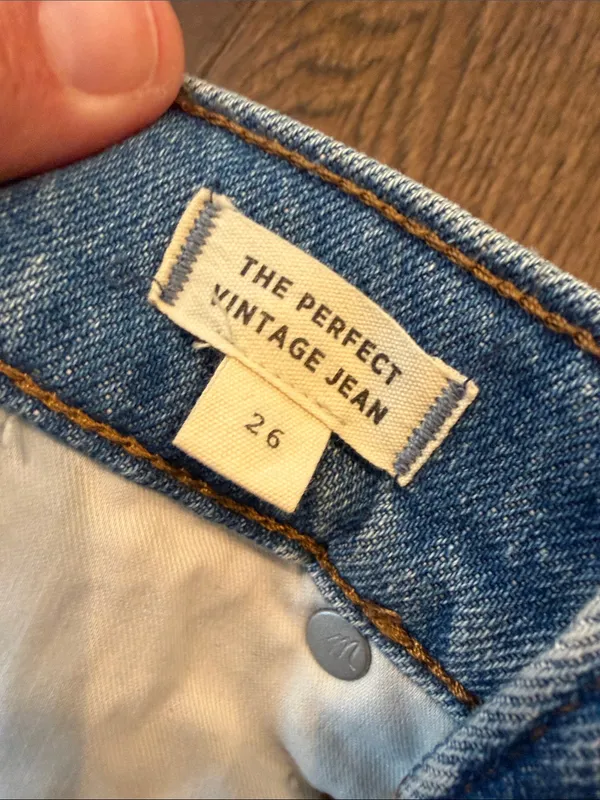 Madewell Perfect Vintage Jeans Light Wash Distressed Raw Hem Size 26 - P31 - Image 4
