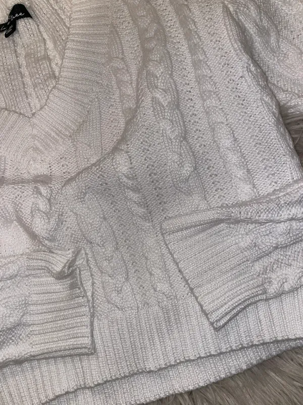 Jessenia Cable Knit Crop Sweater - Image 5