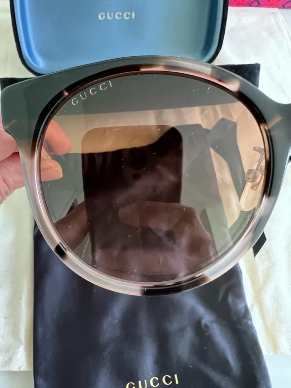 Gucci Sunglasses Women’s in case  - Image 12