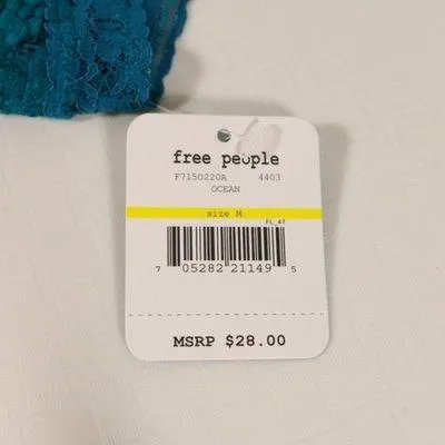 Free People NWT Scalloped Lace Bandeau in Ocean Size Small - Image 6