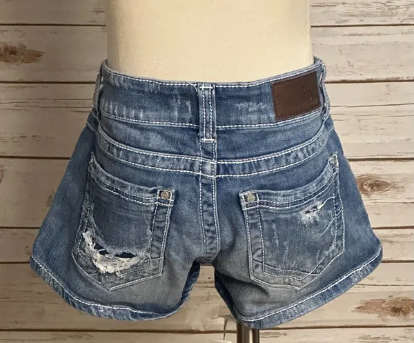 BKE Sabrina medium wash distressed low-rise stretch denim shorts Size 26 - Image 6