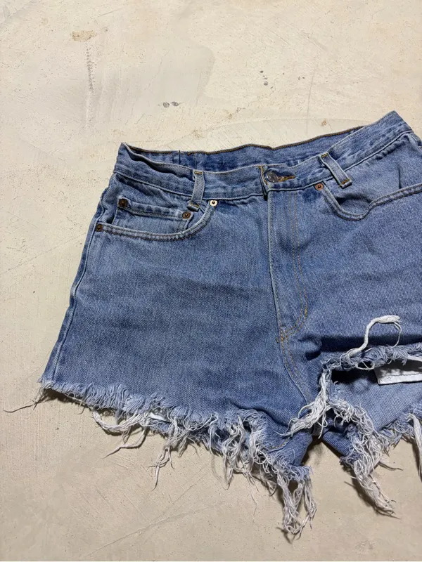 Levi’s Classic cut off Blue Denim Women's Shorts 28 - Image 2