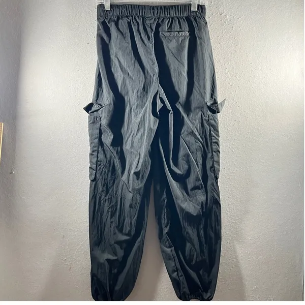 1041 | OFFLINE by Aerie Lightweight Nylon Cargo Jogger Pants Black Womens‎ XS - Image 2