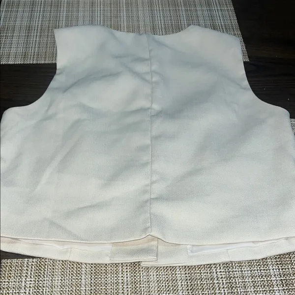 SHEIN Cream Sleeveless Button-Up Top - Image 3