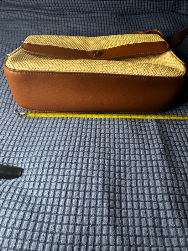 Vintage Etienne Aigner crossbody bag - Image 3
