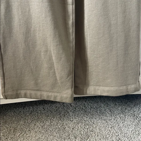 NWT Old Navy Wide Leg Sweatpants Taupe Neutral Lounge Athleisure Comfy Joggers - Image 2