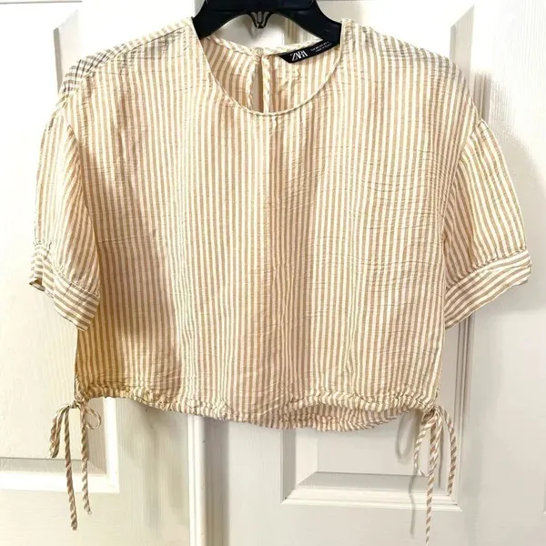 Zara yellow and white striped short sleeve crop top - Image 5