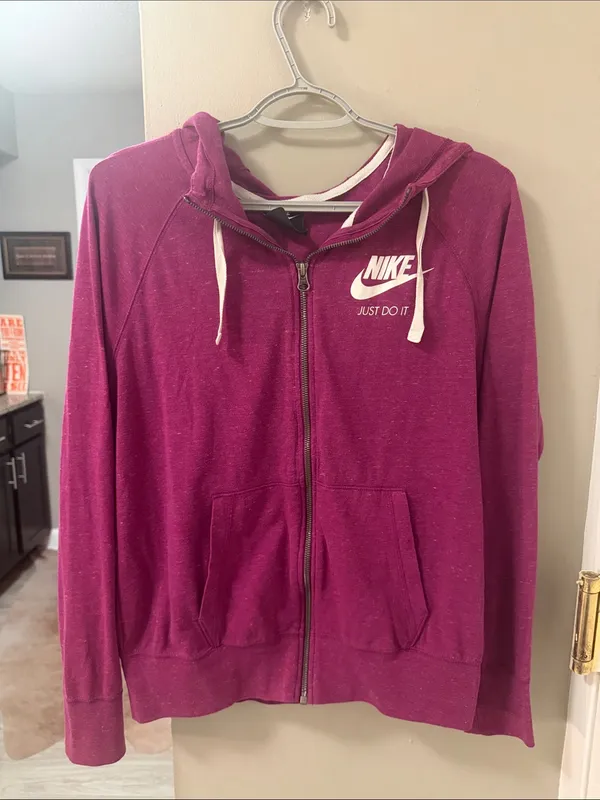 Nike lightweight zip up athletic hoodie in berry color M - Image 3