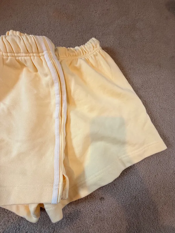 Yellow stripe shorts Size M - Image 3