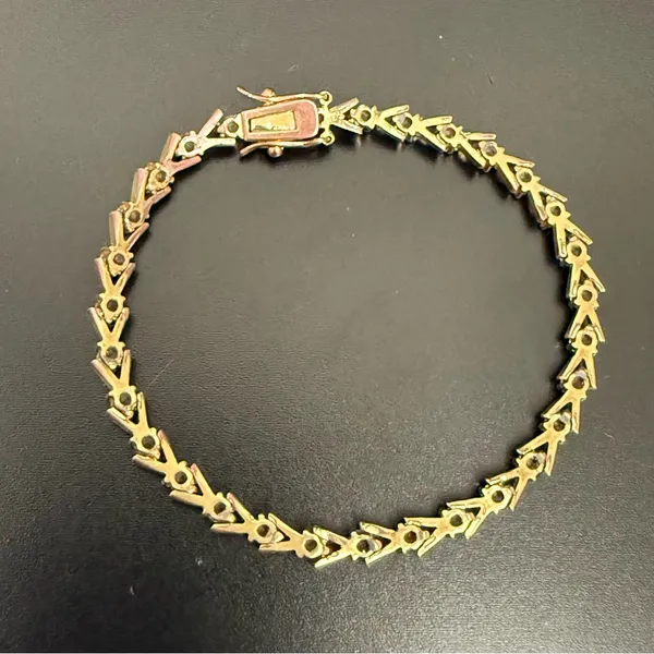 Vintage Unsigned Gold-tone Clear Rhinestone Crystal V Chevron Tennis Bracelet - Image 3