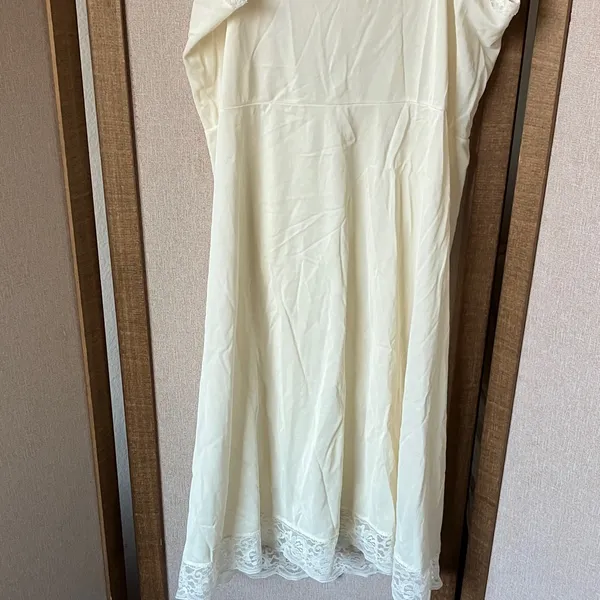 FINAL MARKDOWN Lace Trim vintage slip 36 - Image 13