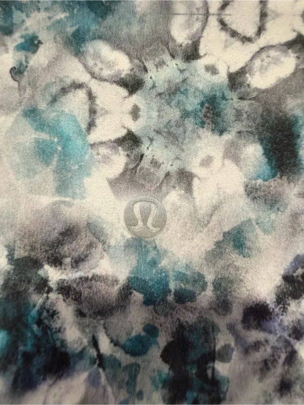 Lululemon align kaleidoscope floral blue and grey biker shorts‎ - Image 3