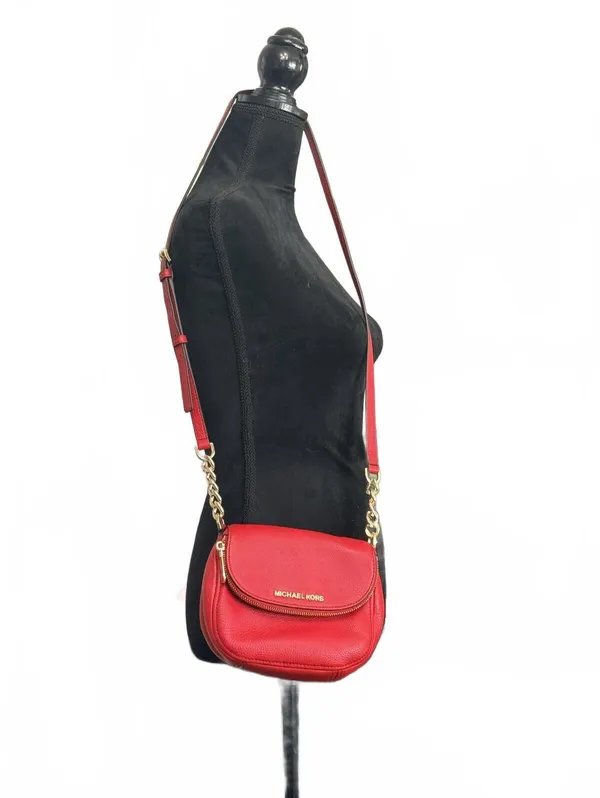 Michael Kors Red Pebbled Leather Crossbody Bag with Gold Chain Strap - Image 2