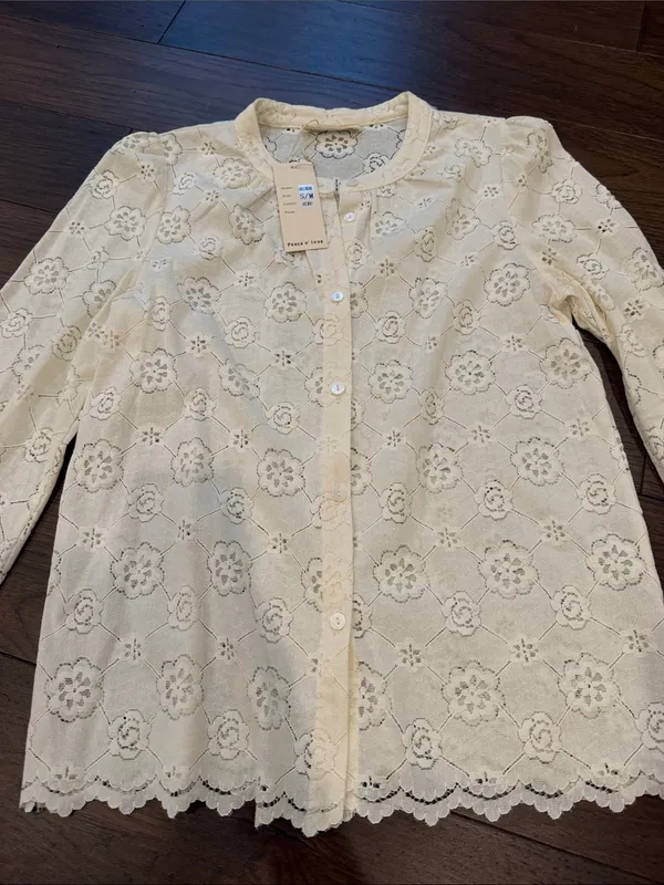 Peace n Love Cream Lace Button-Front Top Size Small/Medium NWT - C72-036 - Image 4